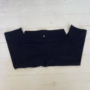 Black Lululemon crop leggings!